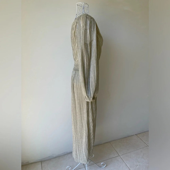 SAYLOR Alora Plisse’ Metallic One Shoulder Goddess Gown EUC XS Silver/platinum - Picture 5 of 15